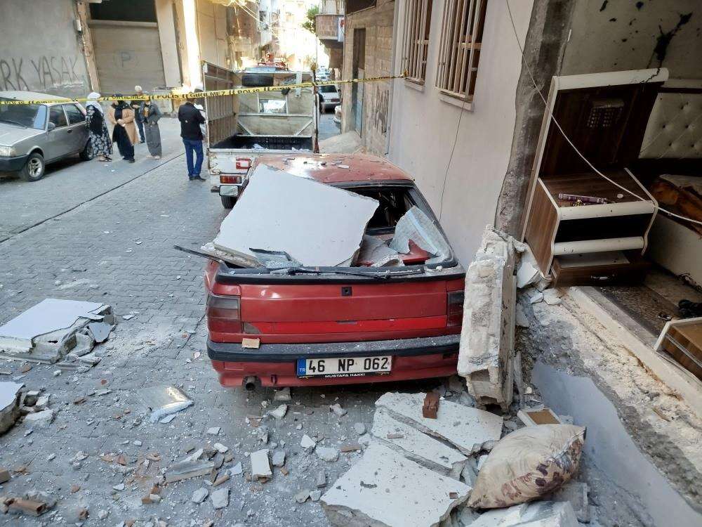 Mutfaktaki gaz sıkışması patlamaya neden oldu! Evin duvarları yıkıldı, araçlar hasar gördü 8